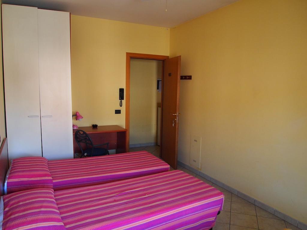 Hotel Caffetteria Dell'Angolo Borghetto Secondo Zimmer foto