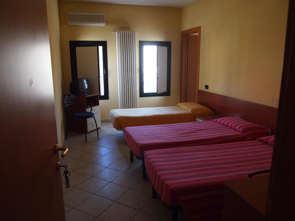 Hotel Caffetteria Dell'Angolo Borghetto Secondo Zimmer foto